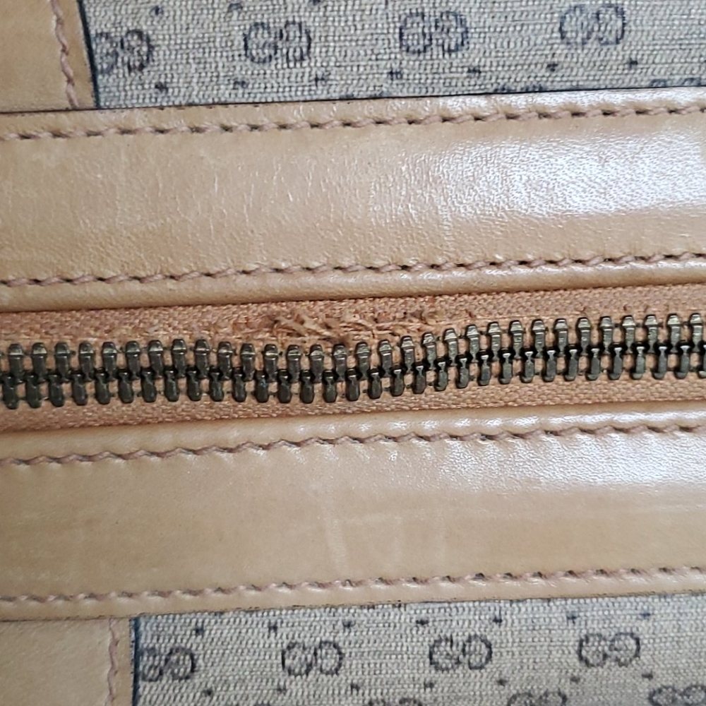 Authentic Gucci Weekend Bag - Picture 9 of 16